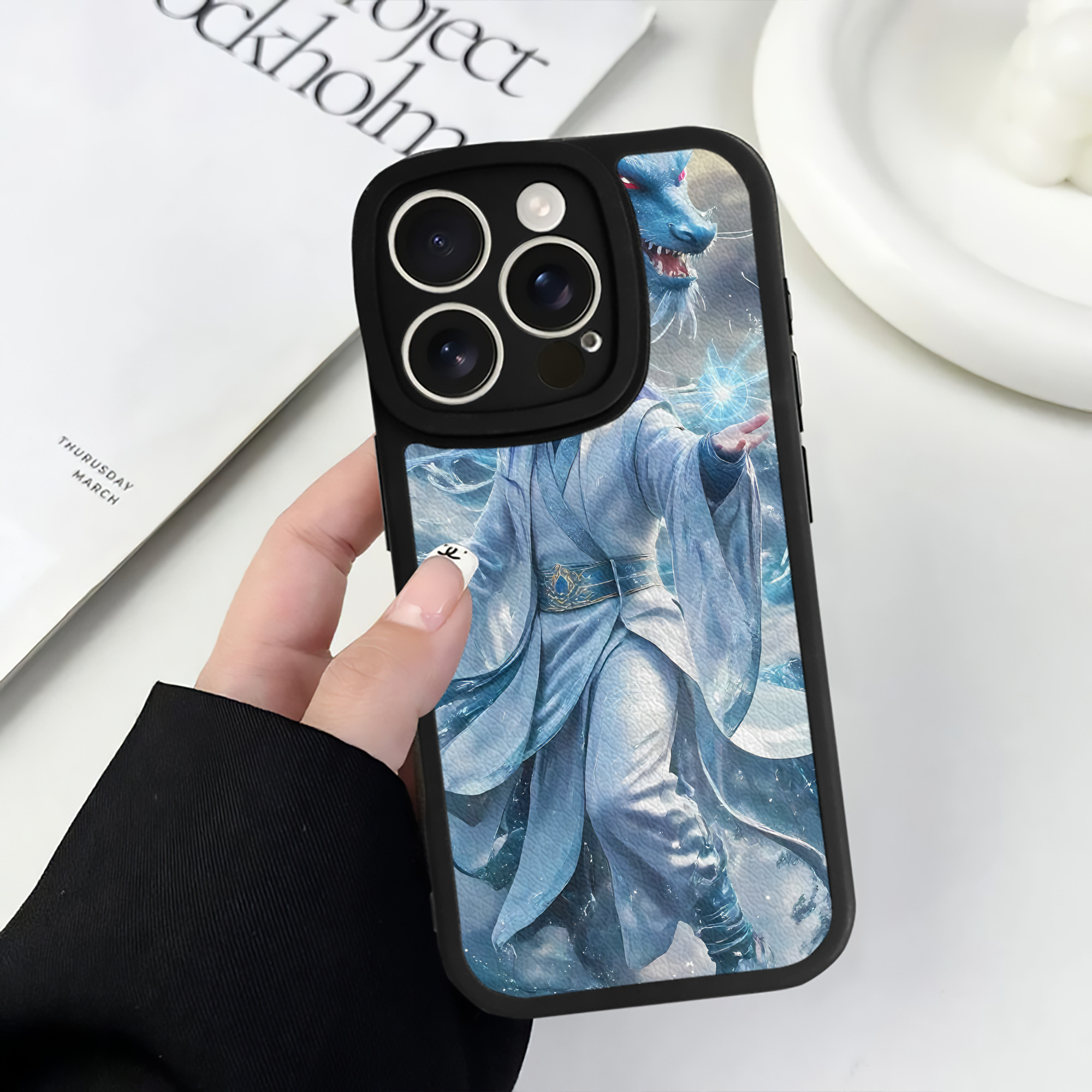 （画像用） Ne Zha 2 ナタ 魔童の大暴れ 【iPhone 16シリーズ対応】シリコンスマホケース（レザー調） 材質：シリコン